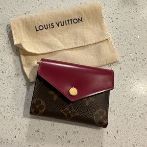 LOUIS VUITTON ZOÉ WALLET in Fuchsia